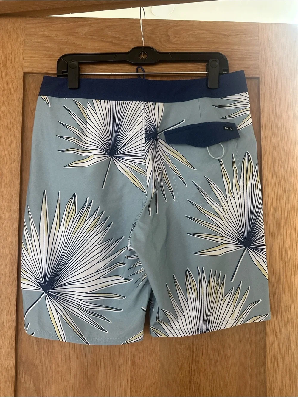 RVCA 20” Blue Palm Boardshorts Size 33